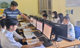 Thầy giáo miền xuôi lên Tây Bắc, thắp sáng ước mơ cho học trò