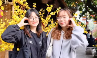 Giới trẻ nô nức đi cầu duyên ở Chùa Hà đầu năm