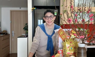 Gen Z vào bếp tự tay chuẩn bị mâm cơm cúng ông Công, ông Táo