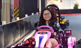 Giới trẻ Hà thành hào hứng với thú chơi mới đua xe tốc độ trong nhà