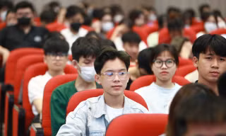 Cách nào kéo người trẻ khỏi bẫy gây 'nghiện' của thuốc lá điện tử? 