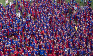 Hàng ngàn người trong trang phục siêu nhân