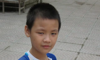 Hành trình ‘lai kinh’ học chữ của bé 6 tuổi khiếm thính