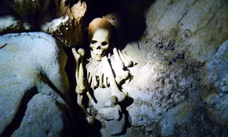 Kỳ lạ bộ hài cốt trong hang động Quảng Bình