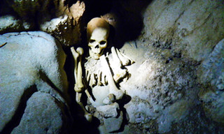 Kỳ lạ bộ hài cốt trong hang động Quảng Bình