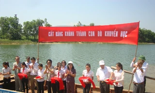 Trao đò khuyến học cho học sinh vùng cồn bãi