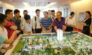 Xuất hiện tình trạng thổi giá, tạo sốt ảo từ các sàn giao dịch bất động sản.