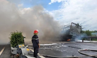 Hiện trường cháy xe bồn trên cao tốc Trung Lương ngày 4/5.