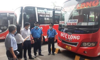 Bà Phan Thị Thu Hiền, Phó Tổng cục trưởng Đường bộ Việt Nam kiểm tra các bến xe Hà Nội ngày 28/4.