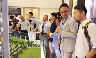 Tại sao có người mua cả toà nhà, nửa toà nhà?
