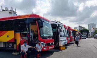 Giá xăng giảm 5 lần liên tiếp, nhưng 'lơ thơ' hãng xe giảm cước