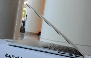 Apple bất ngờ hạ giá mẫu MacBook Pro Retina mới