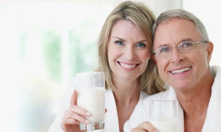 Sữa năng lượng cao là nguồn bổ sung cần thiết cho người cao tuổi 