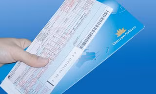 Muốn được Vietnam Airlines chiều như “thượng đế”, khách hàng cần bỏ ra 107,5 triệu đồng để mua thẻ Bạch kim.