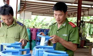 Mới đây, cơ quan chức năng phát hiện vi phạm ở Cty TNHH Gas Ninh Bình. Ảnh: Minh Đức