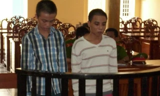 Nguyễn Huỳnh Đức và Nguyễn Ngọc Thuận trong phiên phúc thẩm.