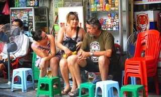 Dự thảo có đề cập đến việc việc kinh doanh bia tại các địa điểm: trường học, bệnh viện, công sở, vỉa hè là hành vi vi phạm quy định pháp luật.