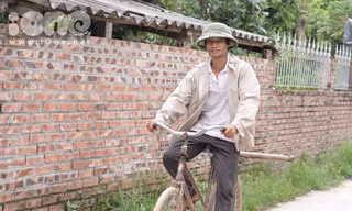 Lệ Rơi đạp xe thô sơ đi chăm vườn ổi