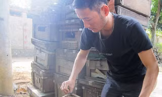 Anh Phong kiểm tra các tầng mật
