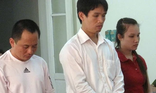 Các bị cáo trước vành móng ngựa.