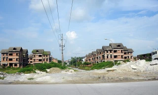 Hàng trăm biệt thự bỏ hoang ở ngoại thành Hà Nội