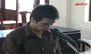 Dùng xăng thiêu sống người tình vì đòi chia tay