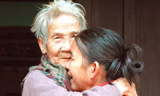 Mẹ con bà Bê hạnh phúc trong ngày đoàn tụ.