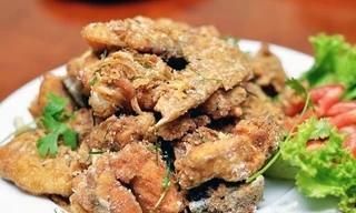 Mánh xà xẻo chân baba, ăn bớt đùi gà của nhà hàng