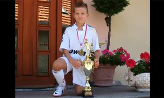 Cậu bé có kỹ thuật chơi bóng ngang C.Ronaldo