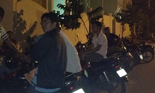 Phụ huynh xếp hàng từ 2h sáng để mua hồ sơ