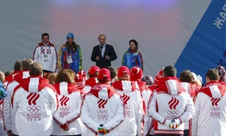Tổng thống Vladimir Putin dự buổi xuất quân của đoàn thể thao Nga dự Olympic Sochi. Ảnh: AP