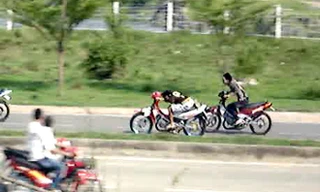 Ngăn chặn vụ đua xe hàng trăm người tham gia