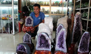 Đá phong thủy giá nghìn đô ở Sài Gòn