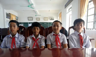 Từ trái qua phải: Các em Lương Quốc Cường, Nguyễn Quốc Bảo, Nguyễn Khánh Học và Phạm Hồng Phong. 