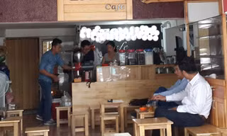 Quán nhỏ lép vế trước các chuỗi ăn uống khổng lồ