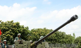 Bộ đội dùng pháo cao xạ đánh máy bay địch tầm thấp