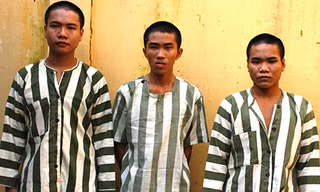 Cuộc vây bắt băng cướp dùng súng xông vào tiệm bán gạo