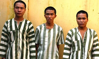 Cuộc vây bắt băng cướp dùng súng xông vào tiệm bán gạo