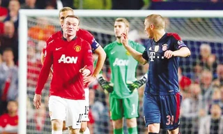 Về cá nhân, Rooney (trái) đã thắng Schweinsteiger (phải). Ảnh: AP