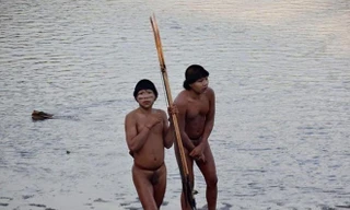 Bộ lạc bí ẩn ở Brazil lần đầu tiếp xúc với thế giới bên ngoài