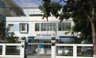 Buộc thôi việc cán bộ Sở Ngoại vụ trốn ở lại Mỹ