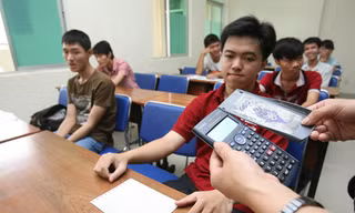 Thí sinh cần tập trung trong ngày làm thủ tục dự thi để nghe phổ biến quy chế thi, tránh những sai lầm đáng tiếc do không nắm quy chế. Ảnh: Đào Ngọc Thạch