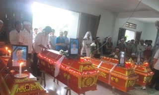 Nỗi đau bao trùm lên xóm nghèo