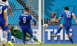 Papastathopoulos (19) ghi bàn san bằng tỷ số cho Hy Lạp. Ảnh: Reuters