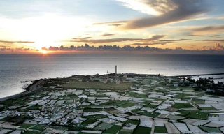 Bình minh trên đảo Lý Sơn. Ảnh: Phương Hoa/TTXVN