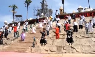 Màn trình diễn ở Đế chế người lùn