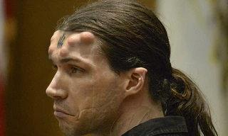 Bị nhận dạng vì có sừng ở trán