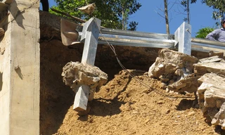 Hiện trường xói lở ở cầu treo xã Trọng Hóa, Minh Hóa, Quảng Bình