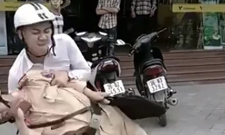 Bắt đối tượng vật ngã cảnh sát giao thông giữa phố