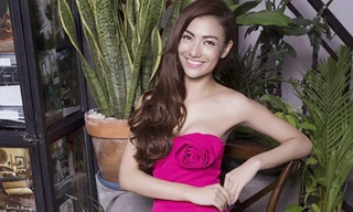 Hồng Quế trẻ trung với váy hồng kiểu công sở